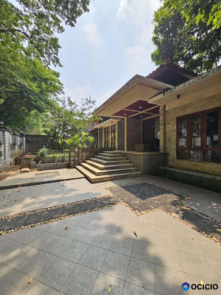 Dijual rumah mewah elit dengan swimming pool di Area Melawai, Kebayoran Baru