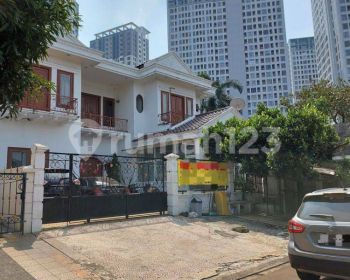 Dijual Rumah Kawasan Exclusive Dekat Golf Course, Rumah Tidak Hadap Tetangga,