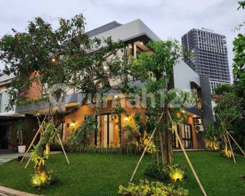 Dijual Rumah Modern Bangunan Mandiri, Mewah Dan Asri, Delatinos, Bsd