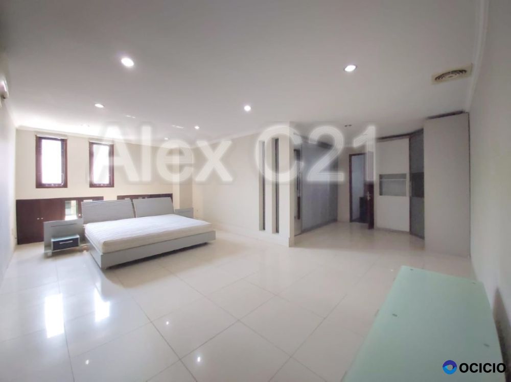 Dijual rumah cantik 2 lantai di Cipete, Cilandak Barat, Cilandak Jaksel