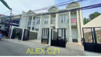 Dijual Rumah Classic Minimalis dengan private pool di Kebagusan