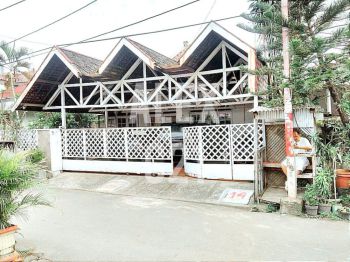 Jual Cepat B U Rumah vintage, Senen, Jakpus (hitung tanah saja)