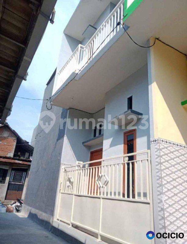 Rumah Siap Huni 2 Lantai Surabaya Dekat Stasiun Gubeng, Unair