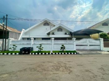 Dijual Rumah Dharmahusada Indah Utara Surabaya Include Furniture