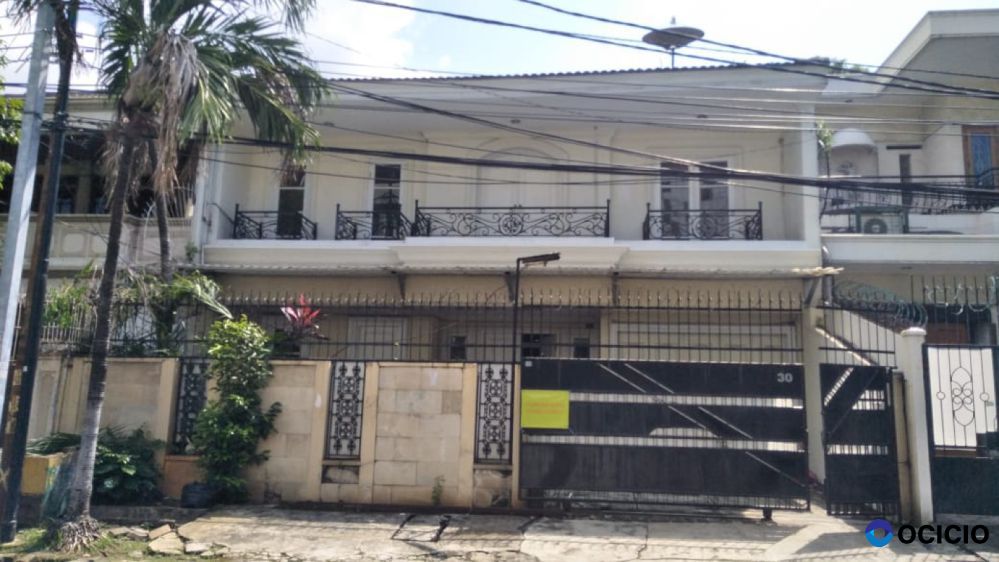 Rumah  Tomang Dekat Mall Central Park, Taman Anggrek, ITC Roxy, Tol, Rs, Kampus