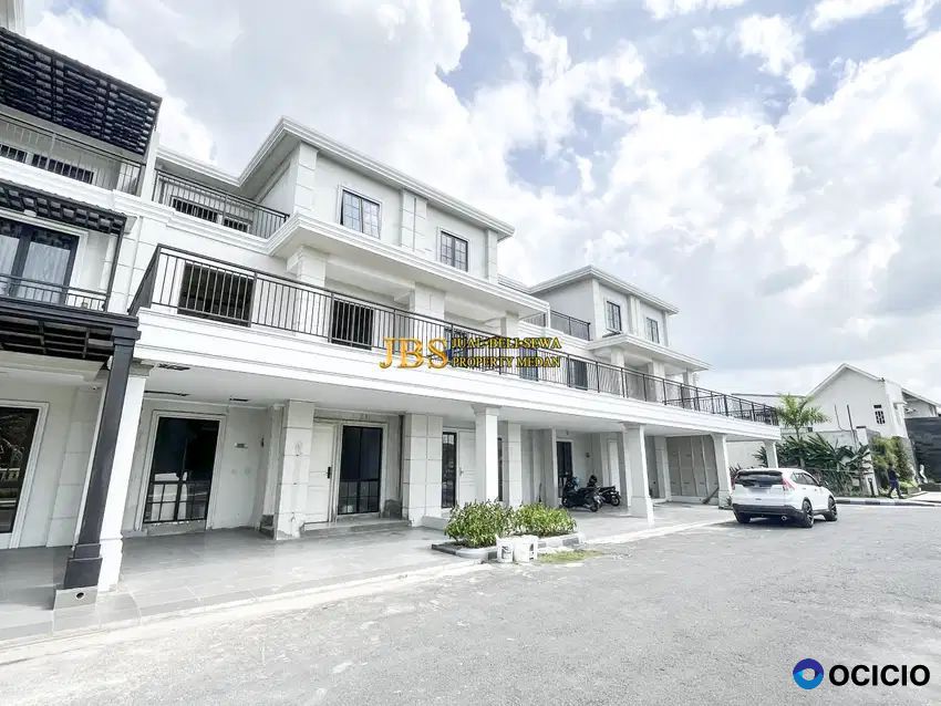 Dijual Villa 3.5 Tingkat Kondisi Kosong Komplek Jewel Park Polonia