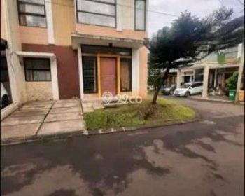 Disewakan Rumah 2 lantai dan hoek.