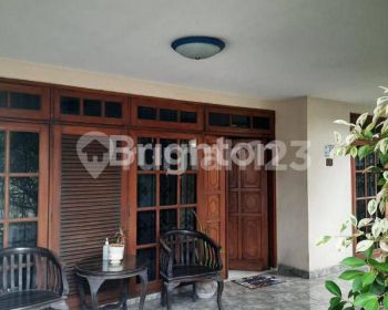 RUMAH STRATEGIS DIKEMANGGISAN JAKARTA BARAT BEBAS BANJIR