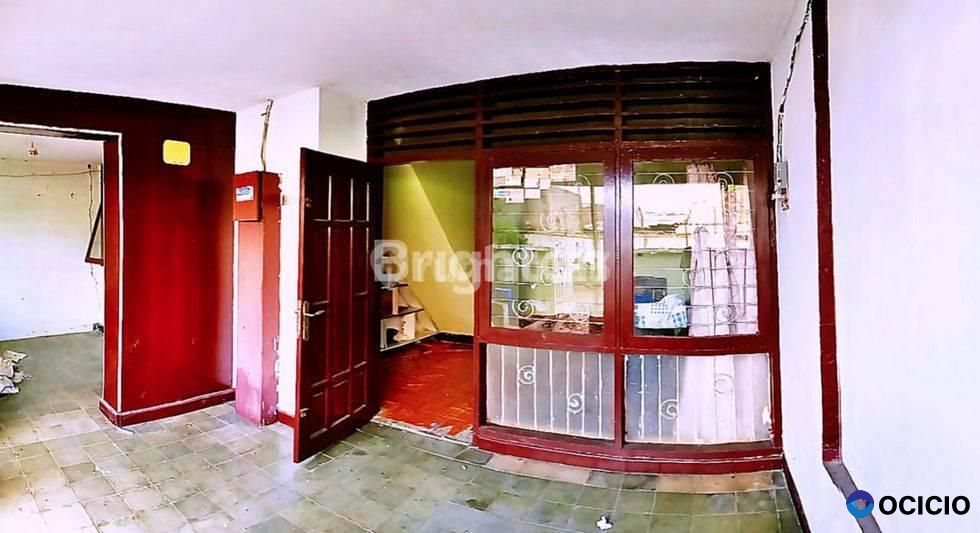 RUMAH STRATEGIS DEKAT STASIUN PALMERAH KEBAYORAN LAMA JAKARTA SELATAN