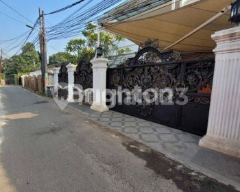 RUMAH CLASSICAL CIBUBUR JAKARTA ADA KOLAM RENANG FURNISHED