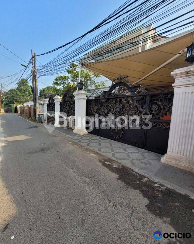 RUMAH CLASSICAL CIBUBUR JAKARTA ADA KOLAM RENANG FURNISHED