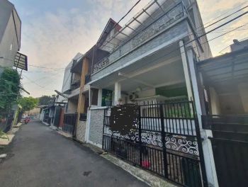 Rumah Komplek 2 Lantai Dijual Murah di Jakarta Timur