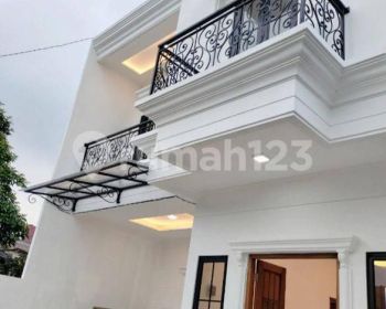 Rumah Classic modern di Lenteng Agung
