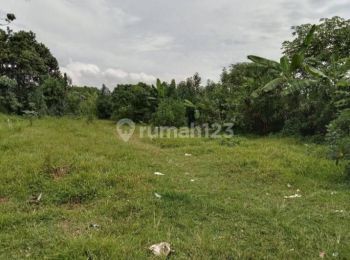 Tanah rata  diapit 2 stasiun Depok lama Dan Stasiun Citayem