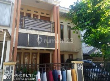 Rumah 2  lantai  plus 3 petak Rumah sewa di Tanjung Barat