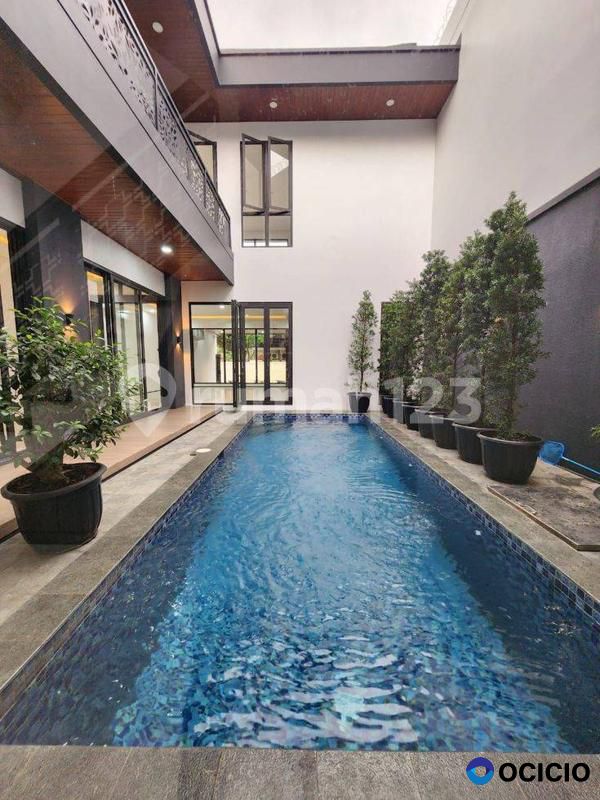 Rumah Mewah Dalam Komplek Elit di Kemang Jakarta Selatan