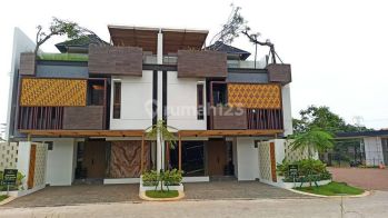 Rumah Sultan Ala Resort Di Barat Jakarta Akses Toll To Toll