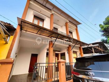 JUAL CEPAT DIBAWAH PASAR RUMAH SIAP HUNI DI PETUKANGAN JAKSEL