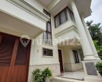 thumbnail-dijual-rumah-mewah-townhouse-di-kemang-jakarta-selatan-0