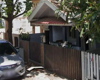 Disewakan rumah terawat siap huni di galaxy depan taman