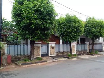 Dijual rumah luas tanah 300 m siap huni asri di jakapermai dekat LRT