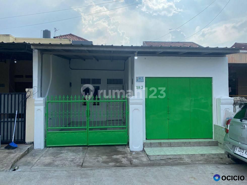Rumah siap huni strategis dekat stasiun kereta Bekasi Jawa Barat