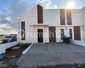 Rumah Baru Minimalis Harga Terjangkau Strategis Dekat Raya Merr