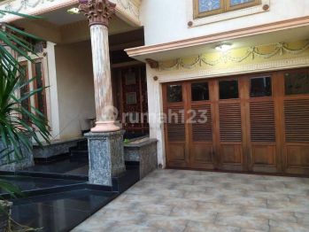 Sewa rumah bagus 2 lantai di Pulo mas v