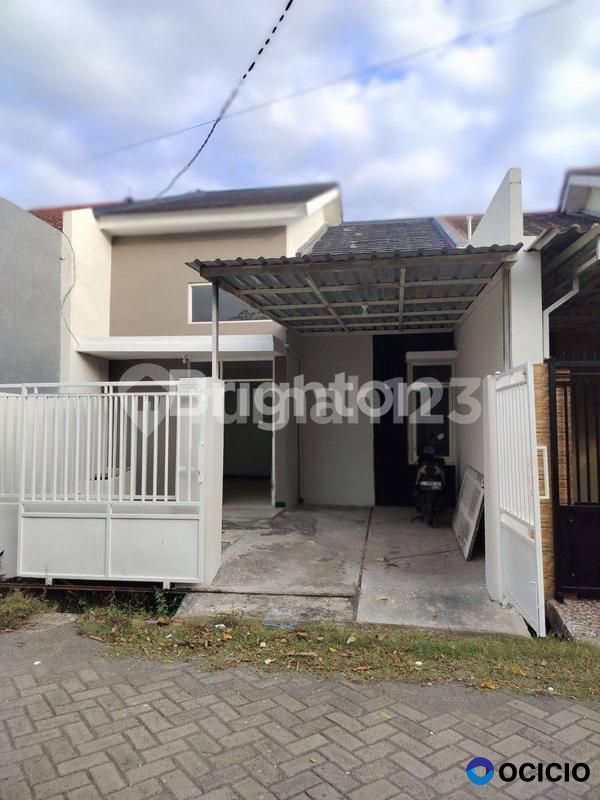 Rumah 1,5 lantai baru renovasi siap huni gununganyar Rungkut Surabaya