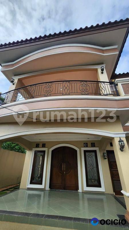 Dijual Rumah Mewah di Cirendeu, Tangerang Selatan
