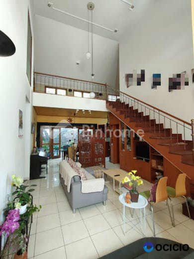 Dijual Rumah Cantik Dengan Mezzanine di Pasteur