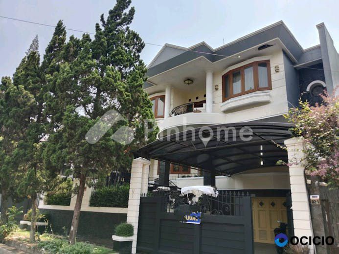 Dijual Rumah Mewah Di Lingkungan Asri di Setraduta