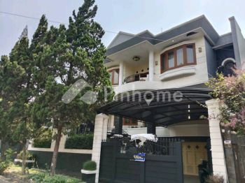 Dijual Rumah Mewah Di Lingkungan Asri di Setraduta