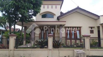 Dijual Rumah Hoek Siap Pakai di Komplek Margahayu Permai
