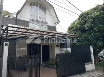 Dijual Rumah Nyaman Dan Asri di Jl. Awiligar