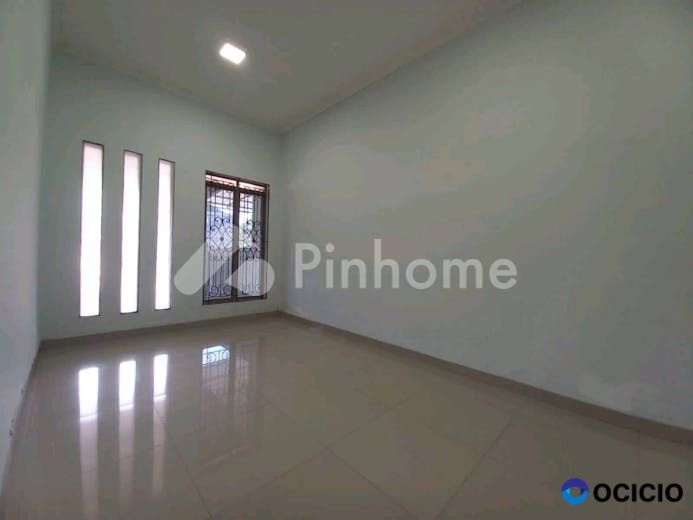 Dijual Rumah Siap Pakai di Taman Kopo Indah 3