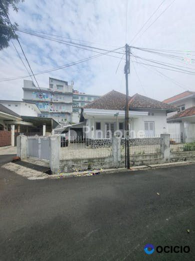 Dijual Rumah Vintage Harga Terbaik di Sayap Jl Riau-Bandung