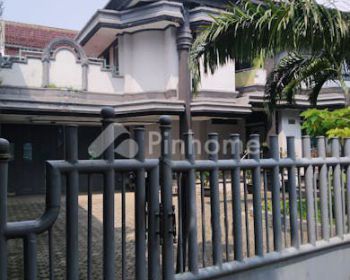 Dijual Rumah Mewah Strategis di Jl. Moch. Toha