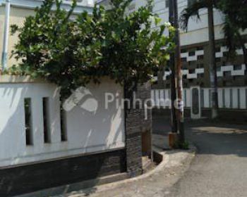 Dijual Rumah Hoek Strategis di Jl. Waas