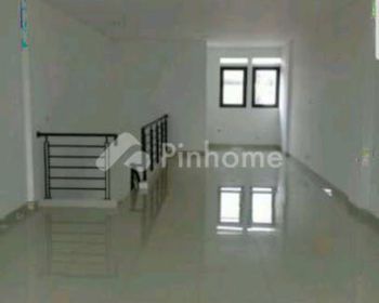 Dijual Ruko Lokasi Strategis di KOMP BATUNUNGGAL INDAH