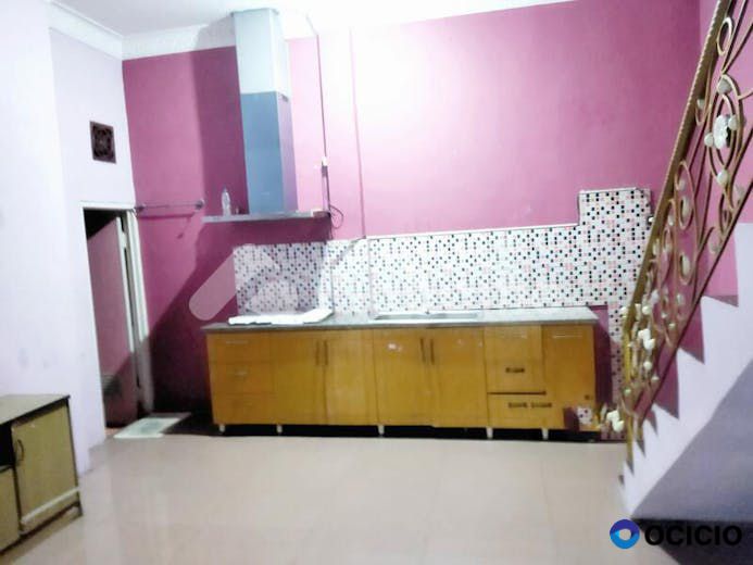 Dijual Rumah Sangat Cocok Untuk Investasi di Perumnas Karawaci . Jl. Imam Bonjol