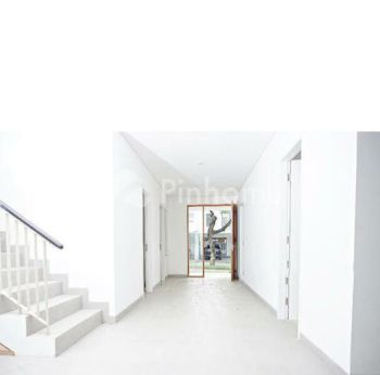 Dijual Rumah Siap Pakai di Jl. Danau Semayang No.26 Vassa Lake Lippo Cikarang