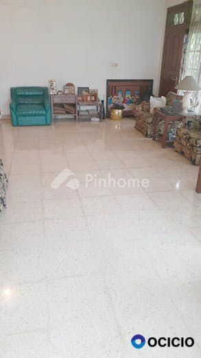 Dijual Rumah Lingkungan Asri di Jl Mairin Kebayoran Lama