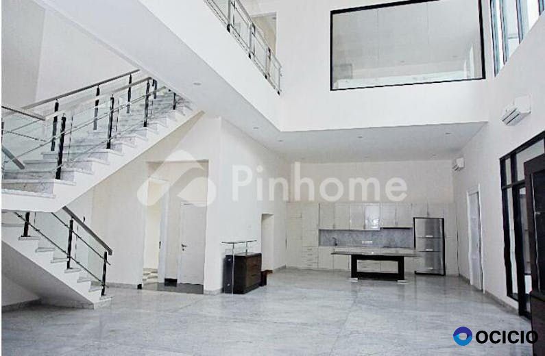 Dijual Rumah Lokasi Bagus di Jl. Danau Semayang No.22 Vassa Lake Lippo Cikarang