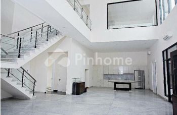 Dijual Rumah Lokasi Bagus di Jl. Danau Semayang No.22 Vassa Lake Lippo Cikarang