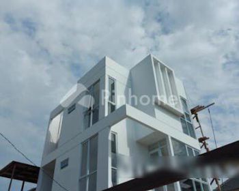 Dijual Rumah Siap Pakai di Jl. Perdana , Pesanggrahan