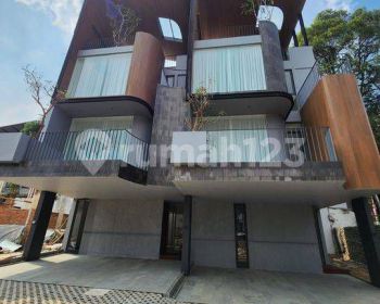 Rumah Modern Minimalis Lokasi Strategis di Kemang Jakarta Selatan