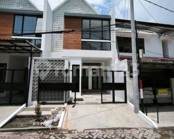 Rumah di Gading Pantai Surabaya Timur 2 Lantai Baru SHM