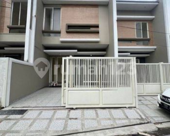 Rumah Baru Di Manyar Tengah Kota Surabaya Akses Mudah