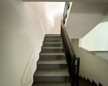 Dijual bangunan LT 468 LB 600 tempat usaha pinggir jalan raya Hankam